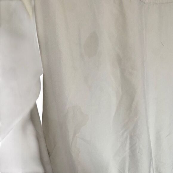 Nike The windbreaker large black light stain on back see picture - Picture 4 of 7